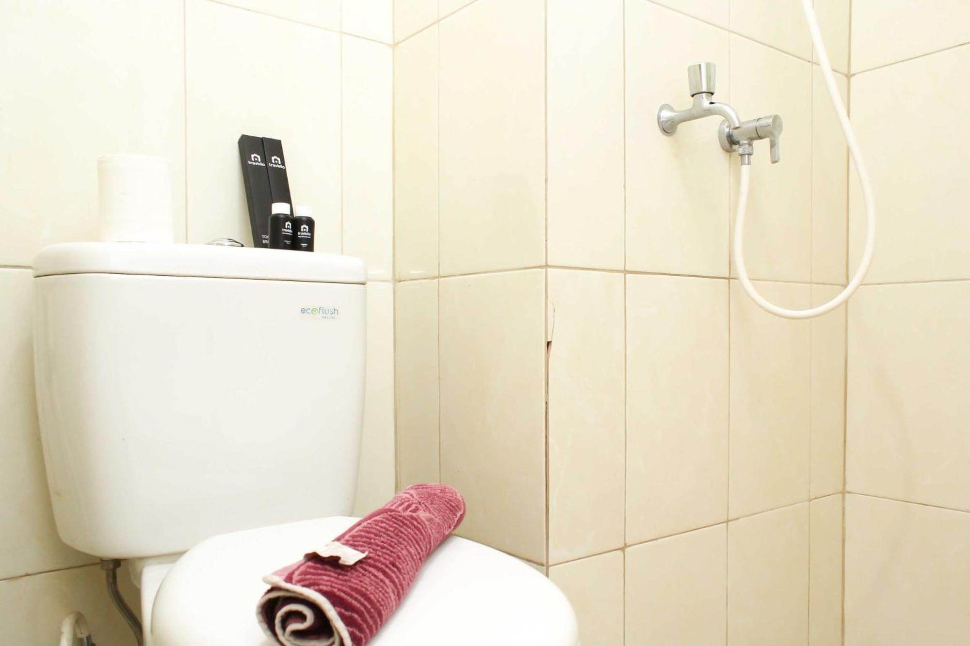 Minimalist And Comfort Living Springlake Summarecon By Travelio Apartemen