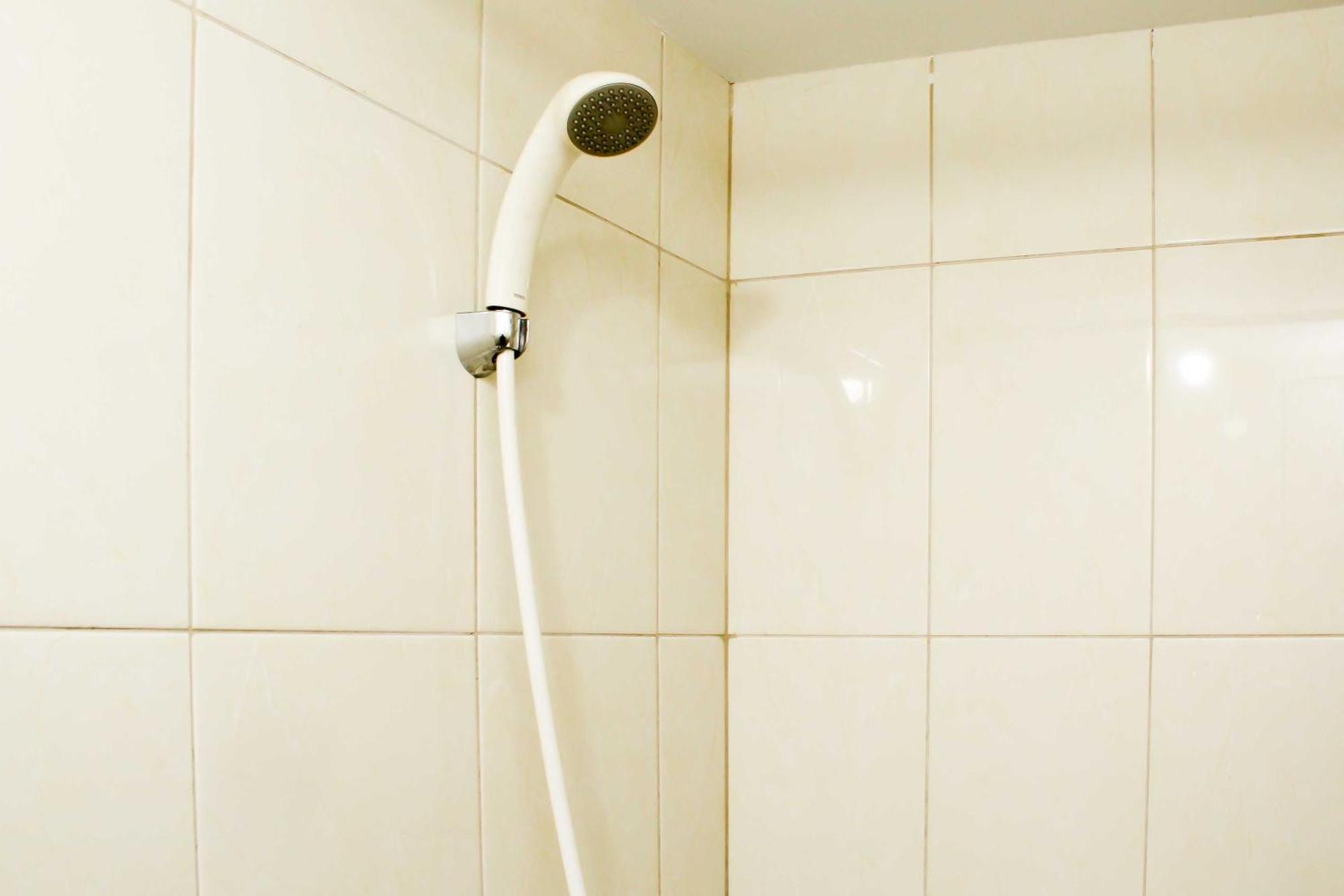 Minimalist And Comfort Living Springlake Summarecon By Travelio Apartemen Bekasi
