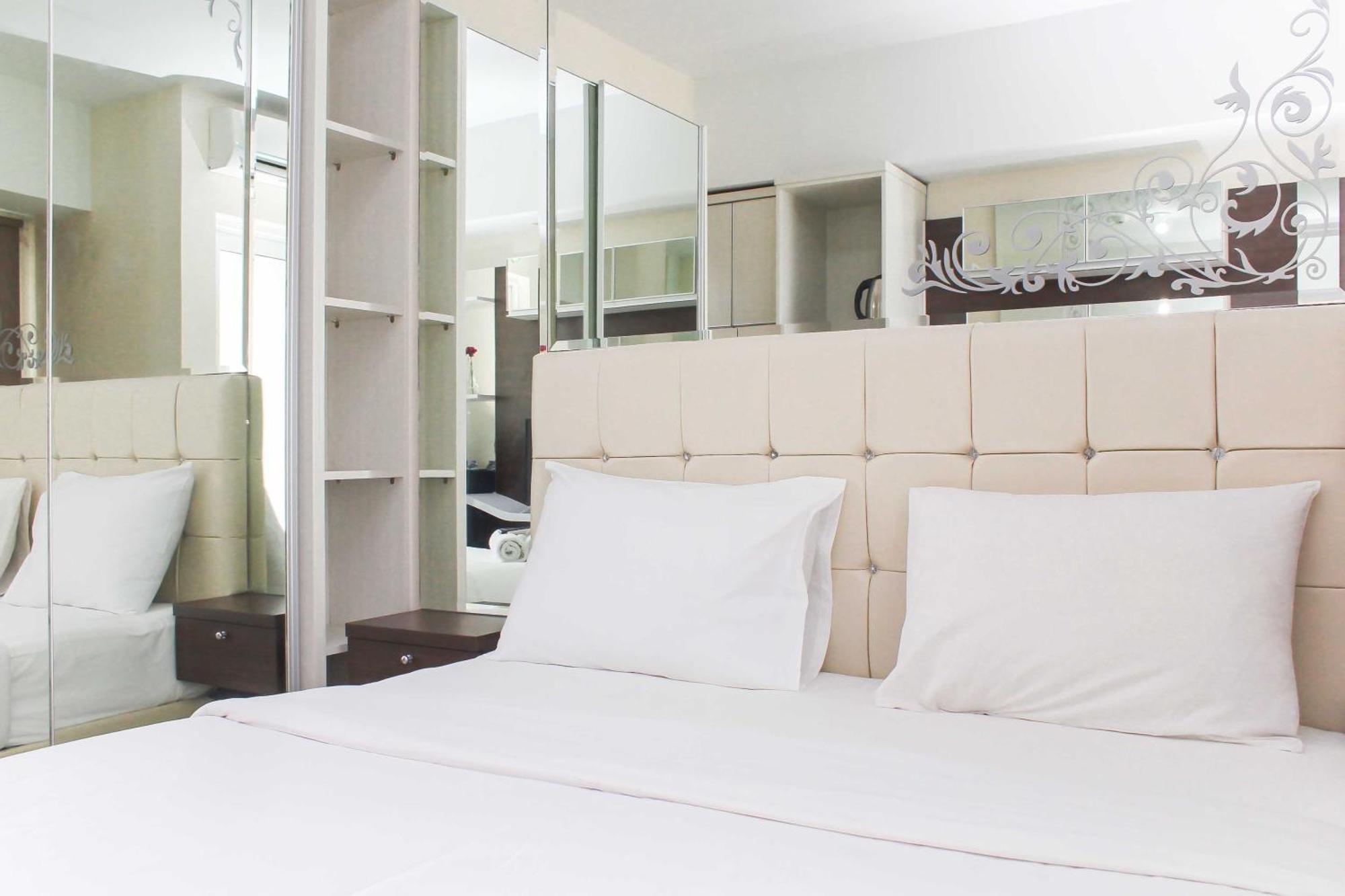 Minimalist And Comfort Living Springlake Summarecon By Travelio Apartemen Bekasi